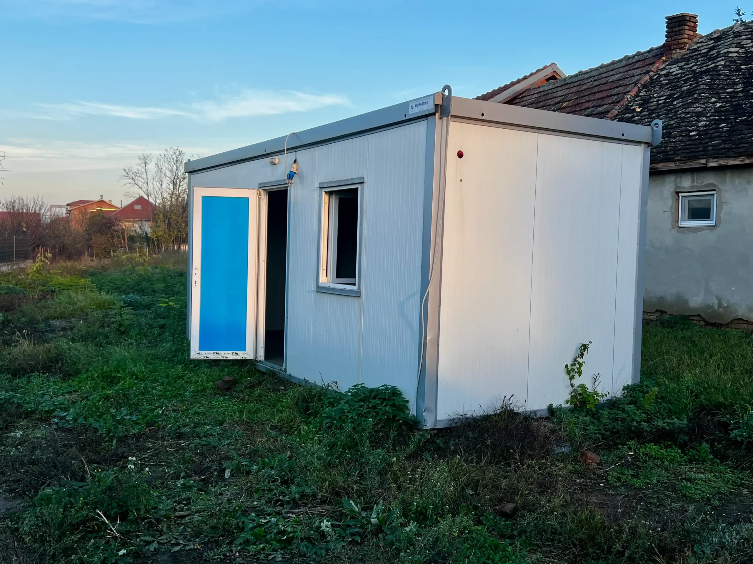 Stambeni kontejner 6×2,7 m na prodaju u Dobanovcima